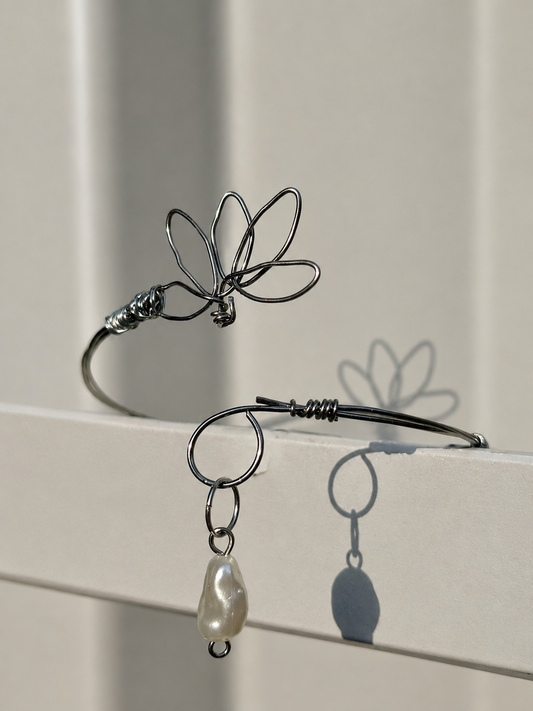Lotus Armcuff